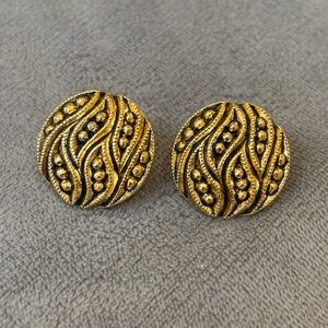 Vintage 3/4” Gold Textured Cute Button Earrings (Pierced), Classy Sophistication
